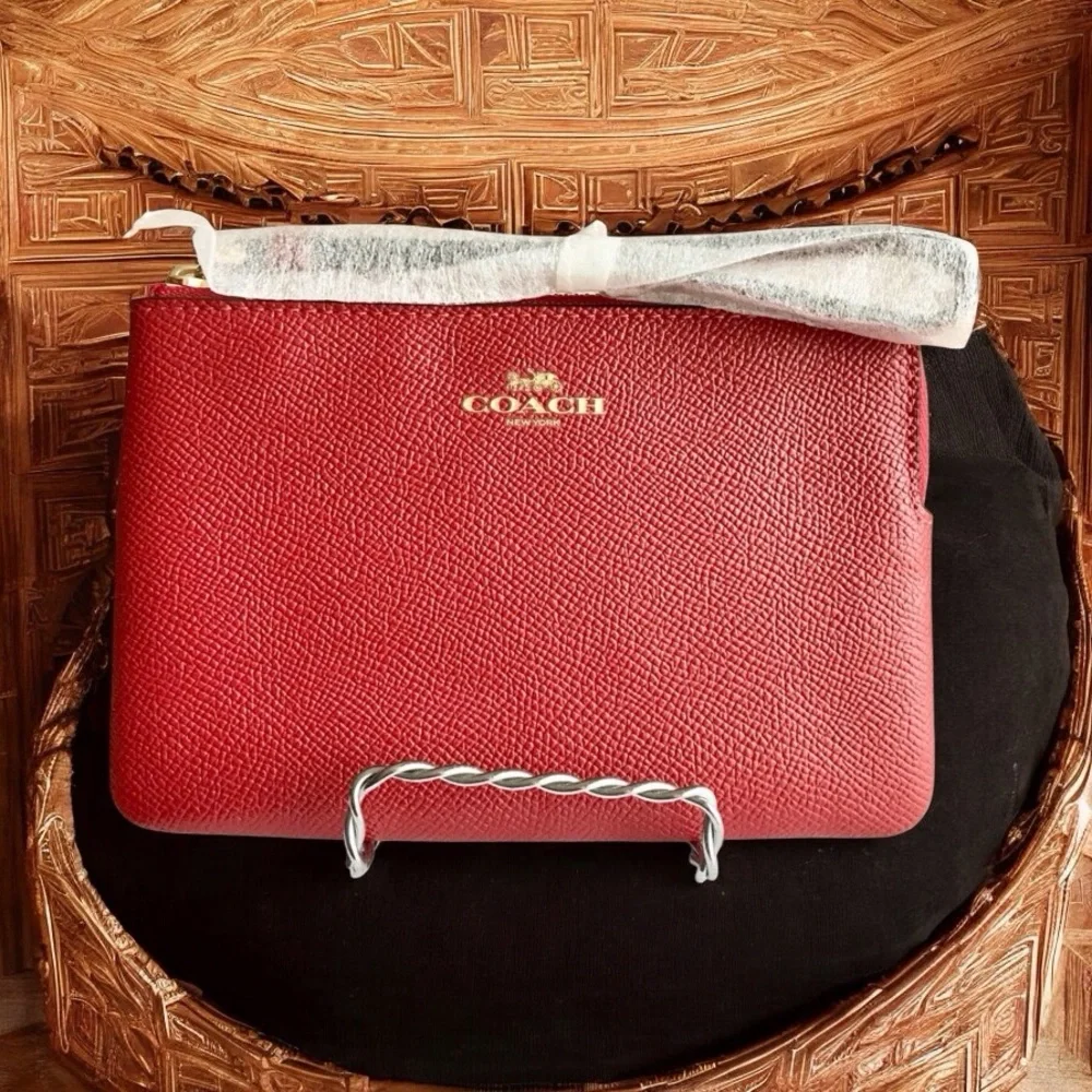 🆕 Coach Corner Zip Wristlet - Picture 2 of 7